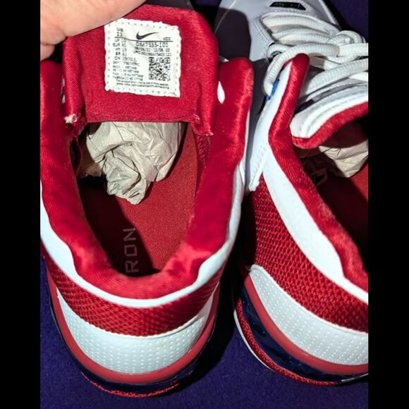 Athletic_Shoes